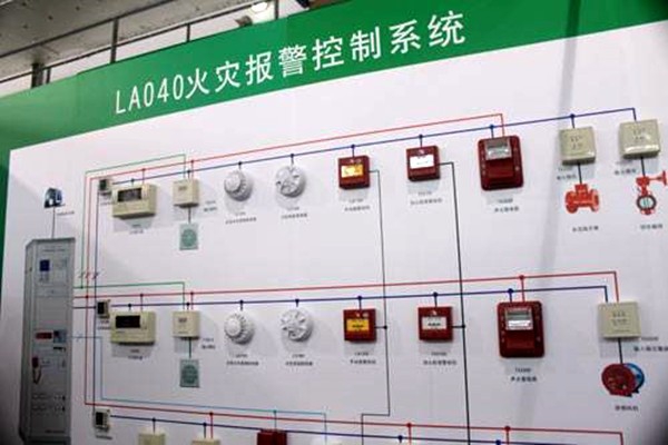 出現(xiàn)火警時，樓宇控制系統(tǒng)如何快速做出反應(yīng)？